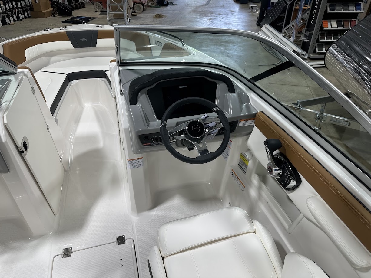 2024 Chaparral SSI 23 SPORT. 300hp 6.2 V8 Bravo 3! Wakeboard tower! - Photo 15